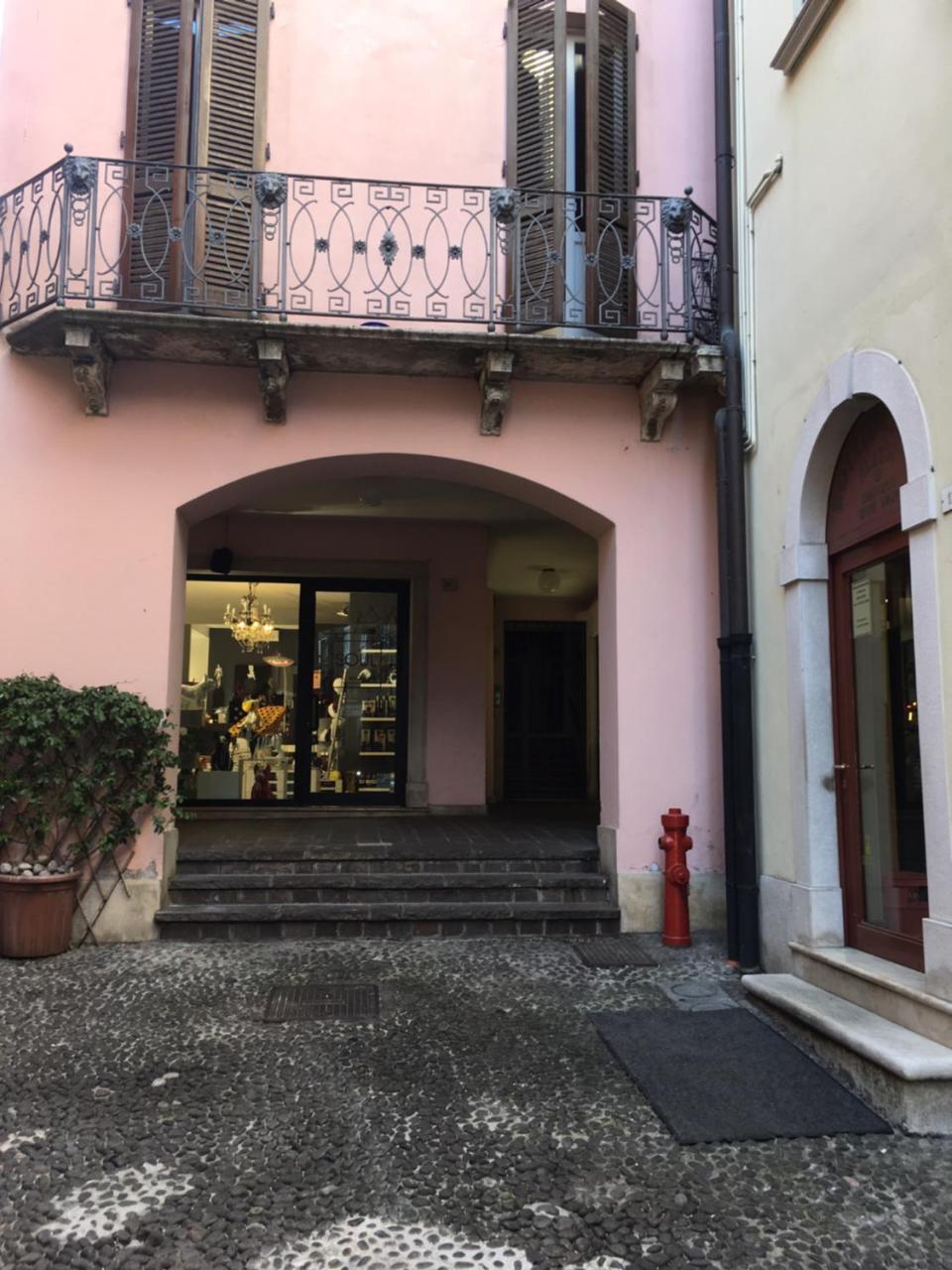 Alessi Appartamenti Desenzano del Garda Exterior photo